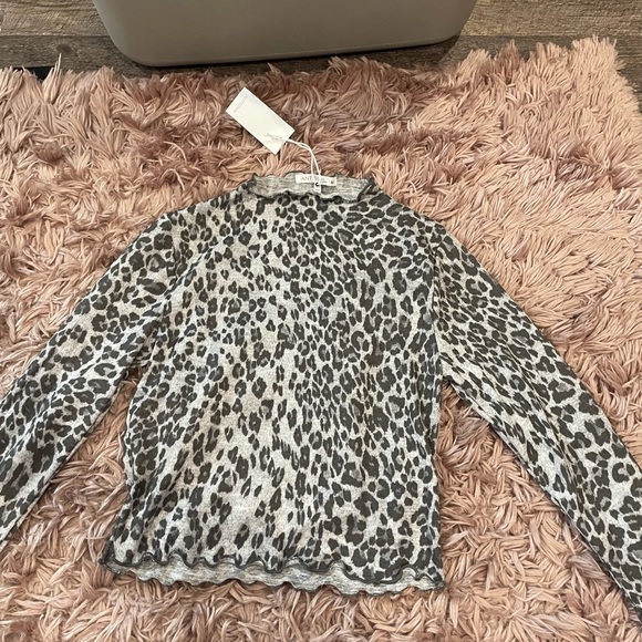 Antistar Tops - Gray leopard print long sleeve top